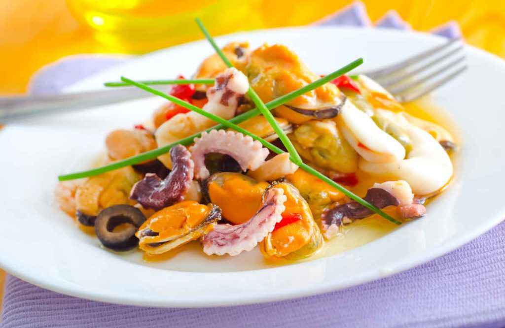 insalate sfiziose con il pesce e frutti di mare