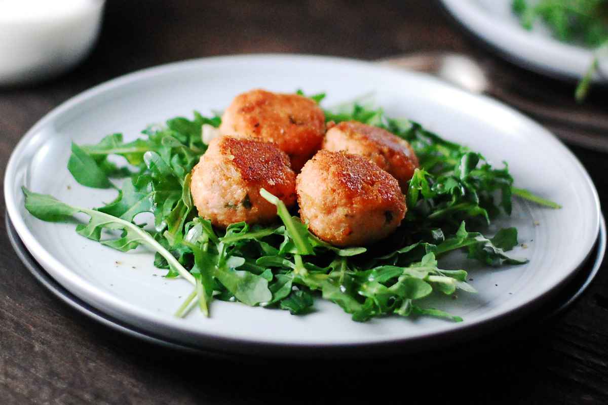 polpette di salmone su rucola