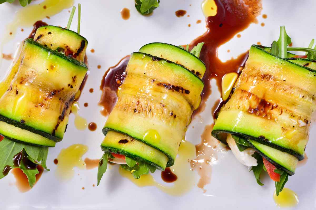 secondi piatti estivi freschi e facili rotolini di zucchine
