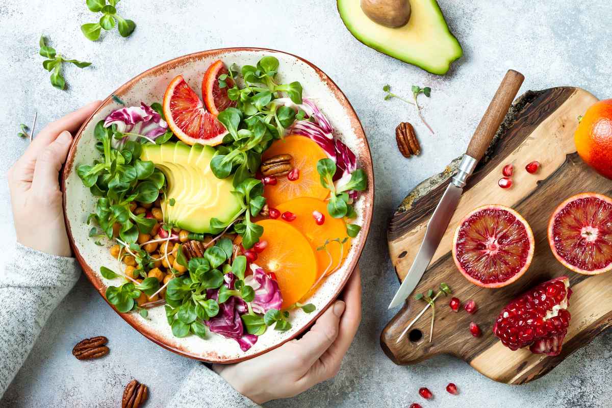 piatto con cibi da mangiare in una settimana detox
