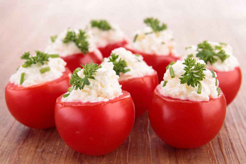 pomodorini ripieni con formaggio spalmabile