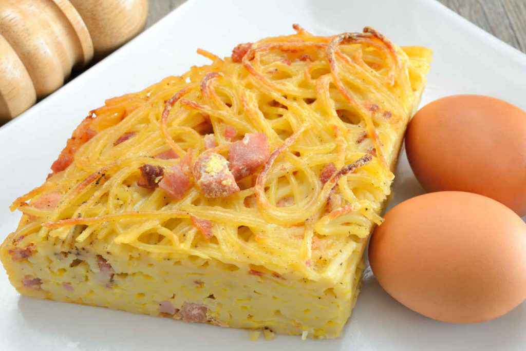 fetta di frittata di pasta e prosciutto, ricette anti spreco