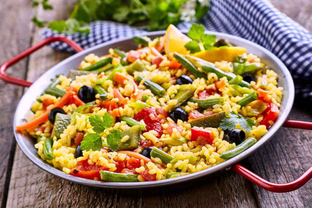 piatto di paella vegetariana