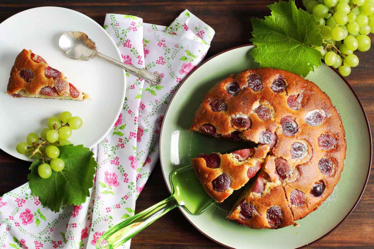 torta della vendemmia con uva fresca