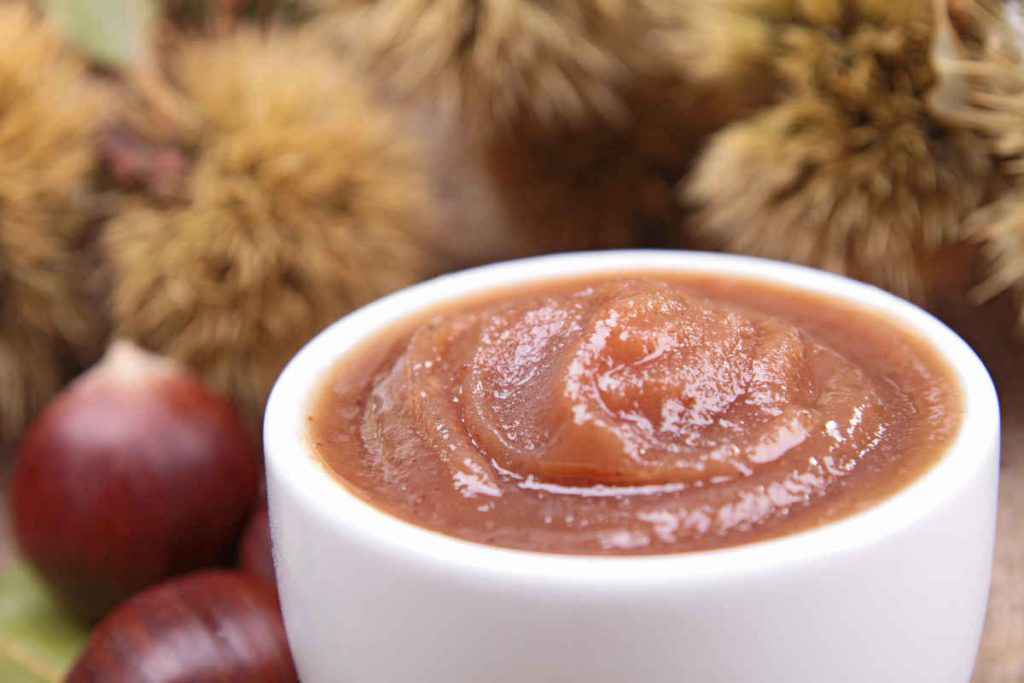 tazza con crema di castagne e mele