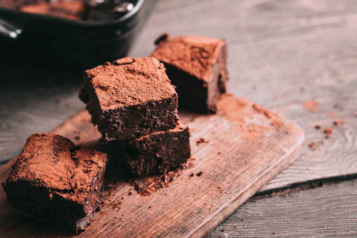 pezzi di dolce alle castagne e cioccolato
