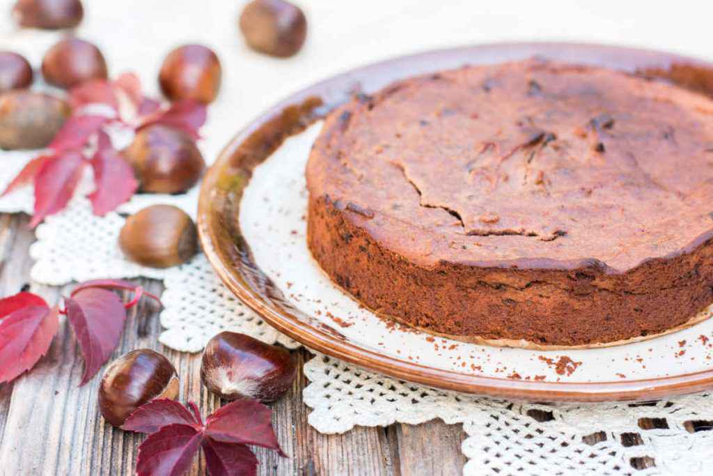 vassoio con torta di castagne