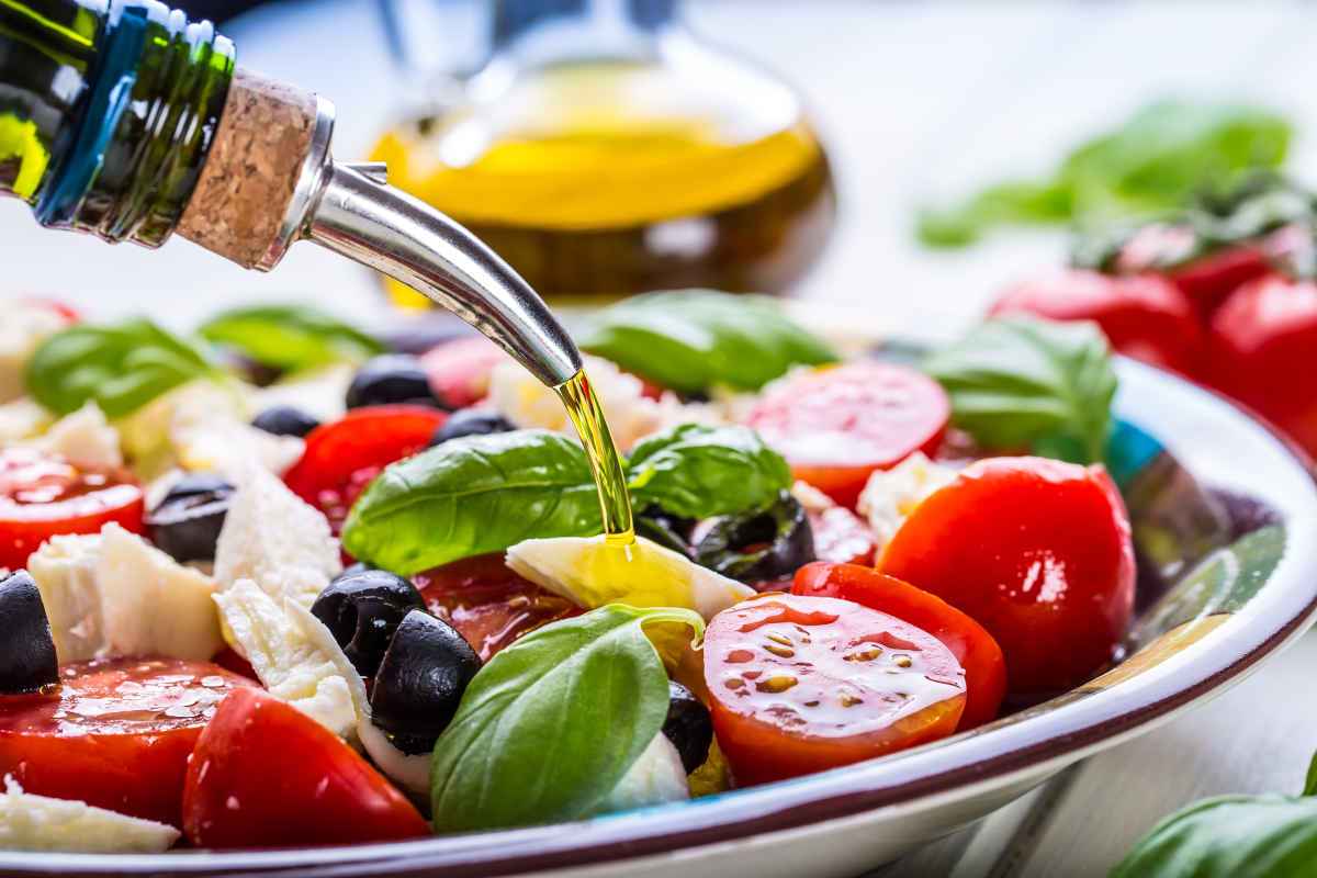 insalata tipica della dieta mediterranea