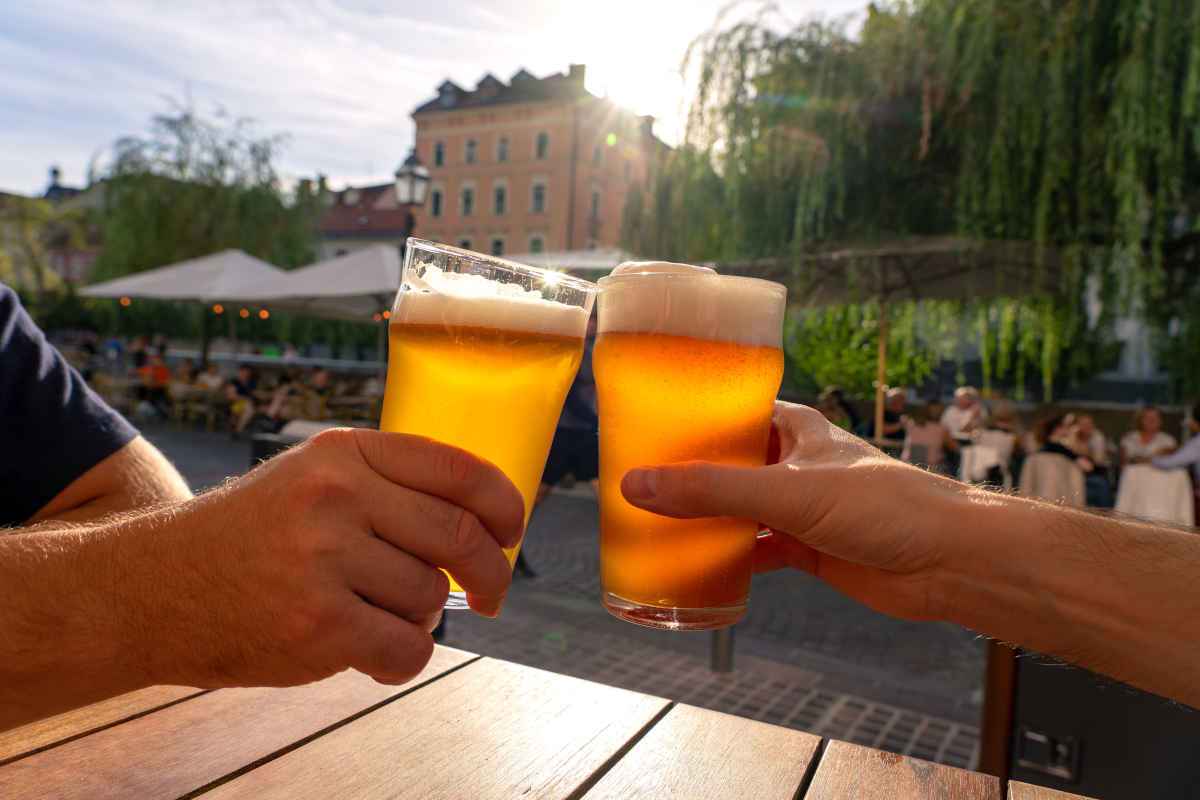 Birra gratis dalla fontana in piazza: un sogno diventato realtà