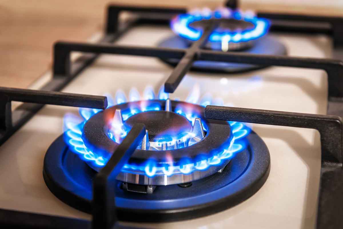 6 trucchi per risparmiare gas mentre si cucina (a cui non hai pensato)