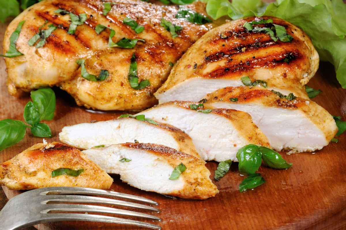 petto di pollo succoso alla griglia per secondi piatti light leggeri e veloci