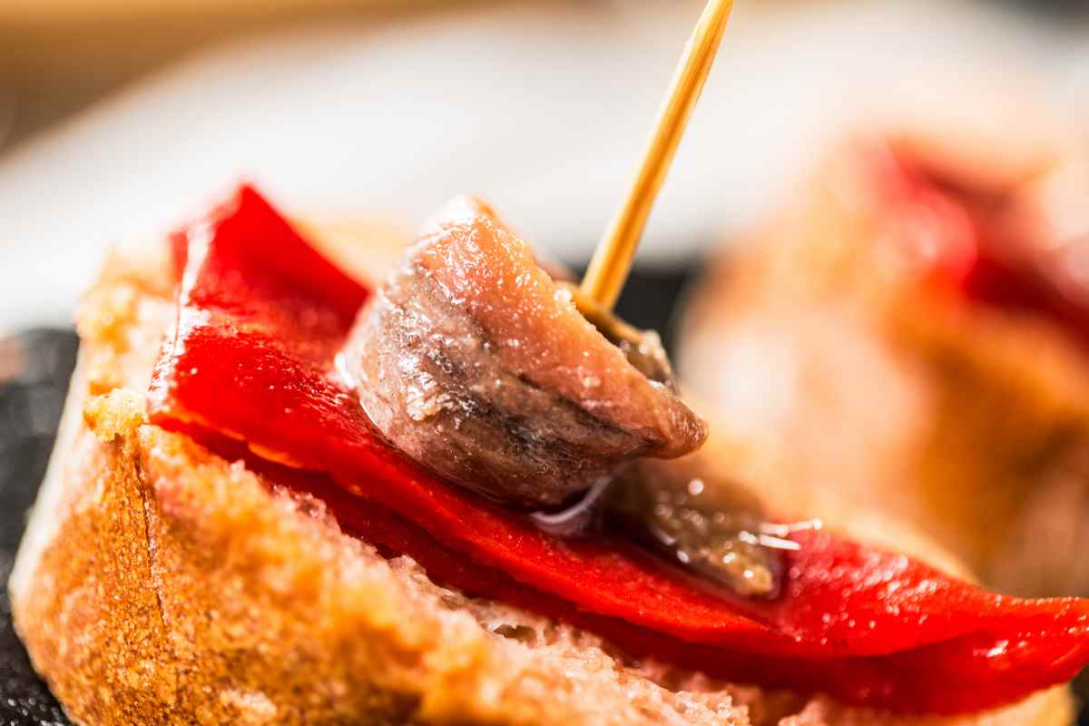 Ricette sfiziose con le acciughe, scopri gli antipasti e i primi ma anche i secondi piatti che stregheranno i tuoi invitati