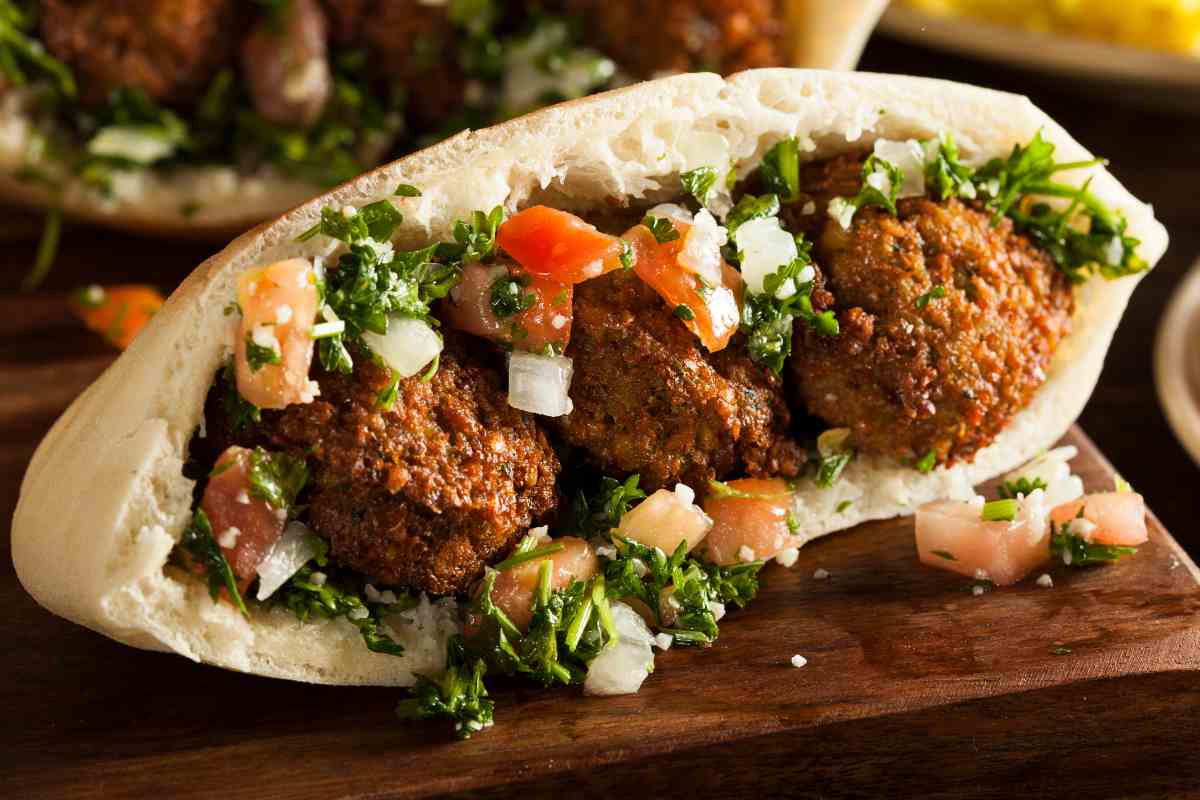 polpette di tofu senza lattosio dentro a una pita tra le migliori ricette per intolleranti