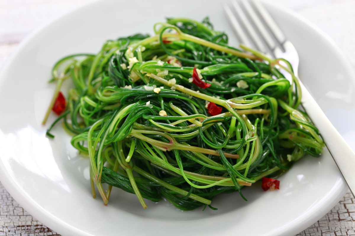 Barba di frate (o agretti) capperi acciughe