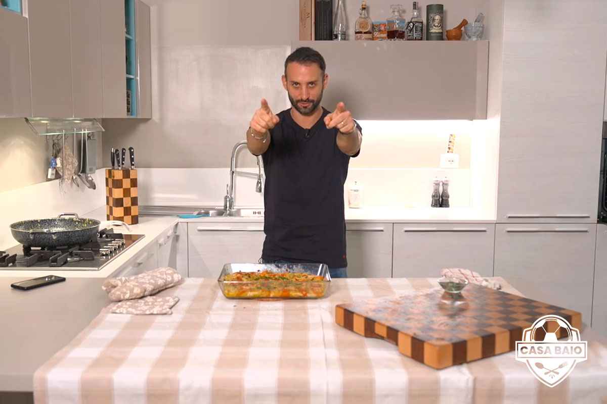 Manuelel Baiocchini prepara lo sformato di finocchi in casabaio