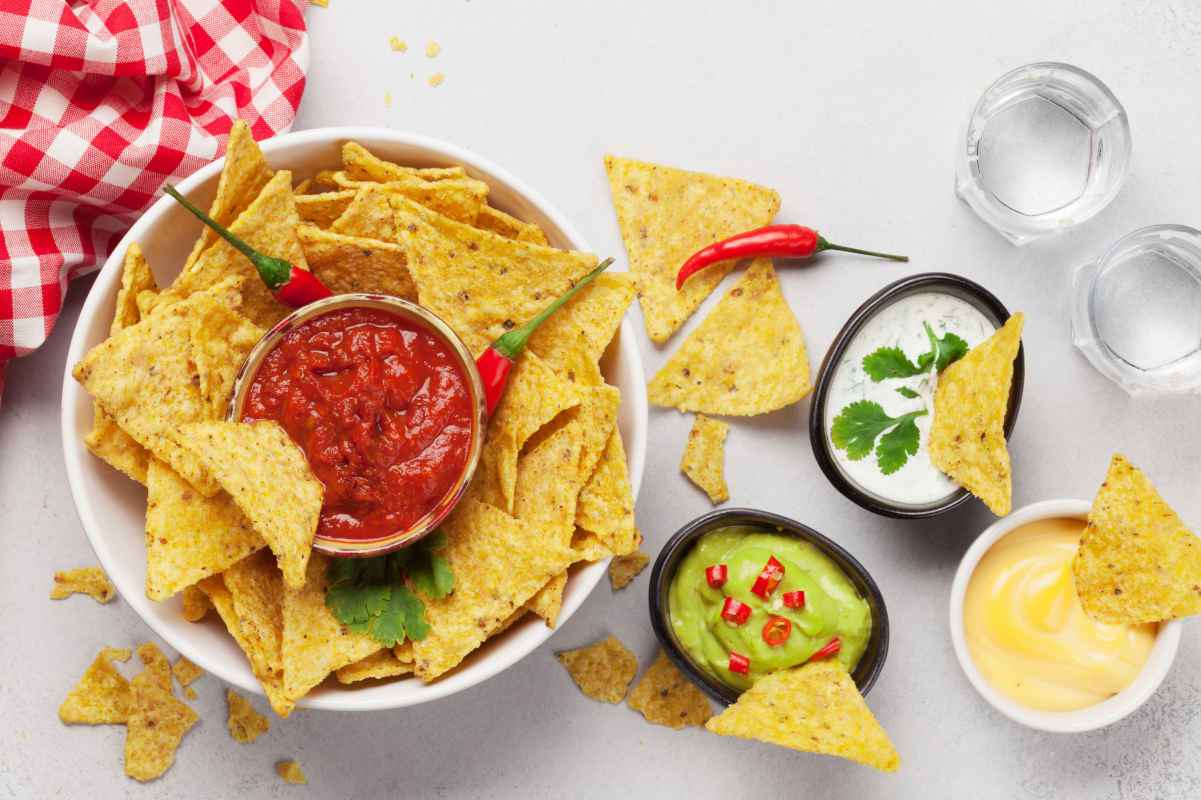 tortillas e salse per aperitivo vegano