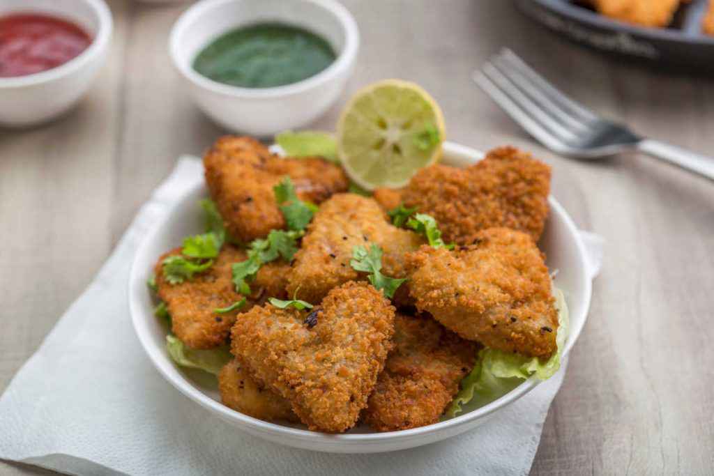 ciotola con antipasti di polpette a forma di cuore