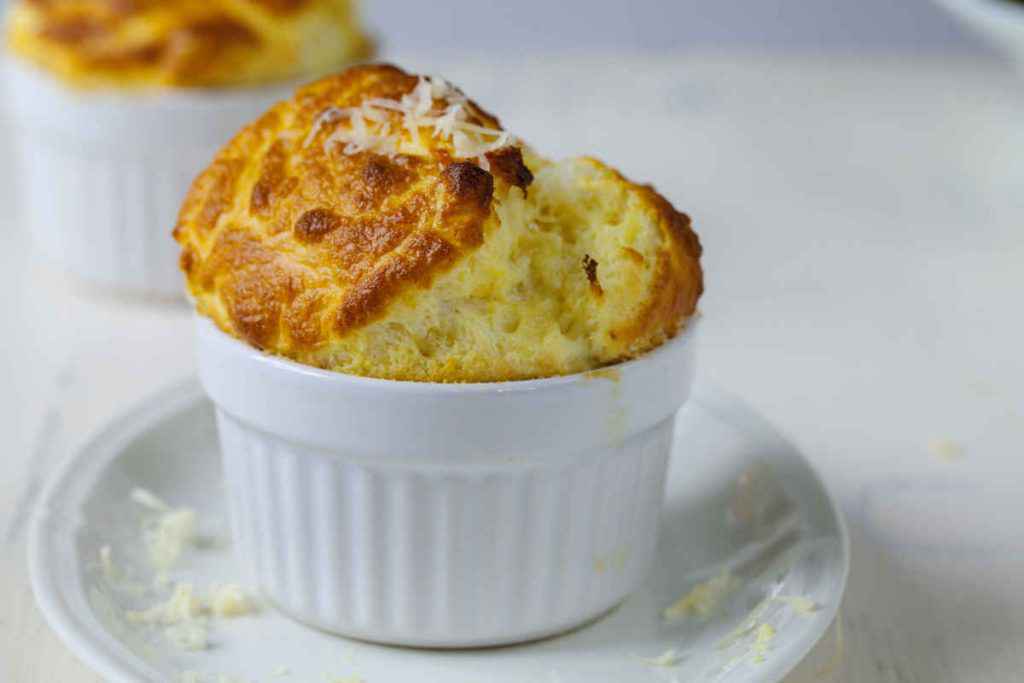 antipasti di capodanno ramequin con souffle salato al formaggio