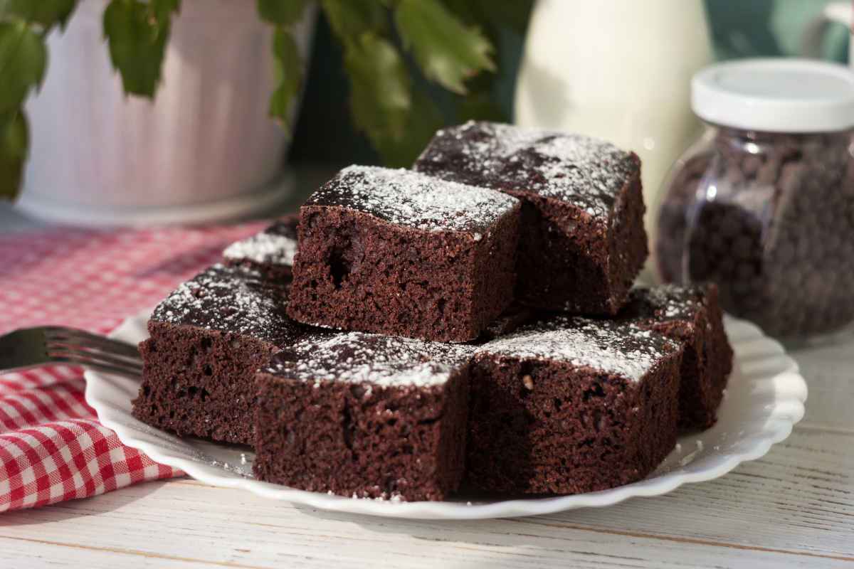 cubetti di torta al cioccolato senza uova