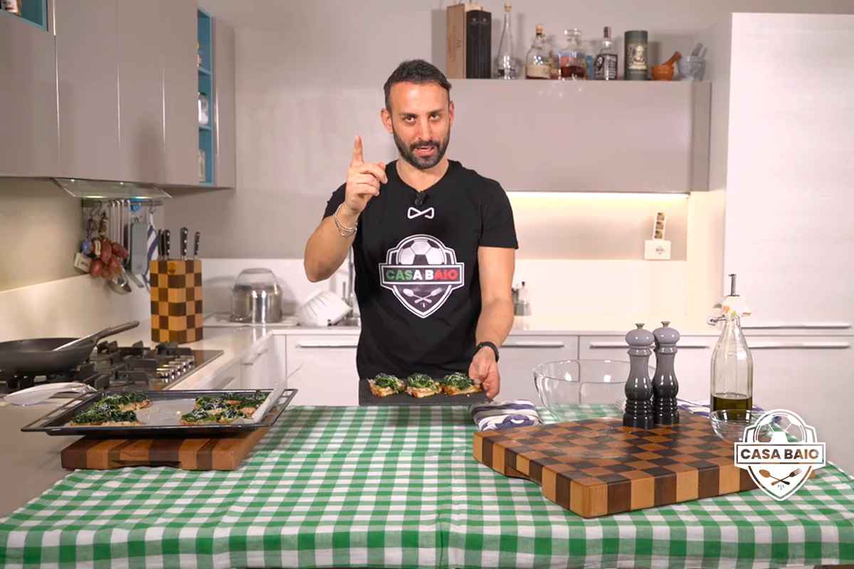 Manuele Baiocchini in CasaBaio alle prese con gli antipasti per il barbecue