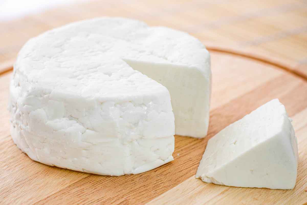 tagliere con formaggio primo sale affettato
