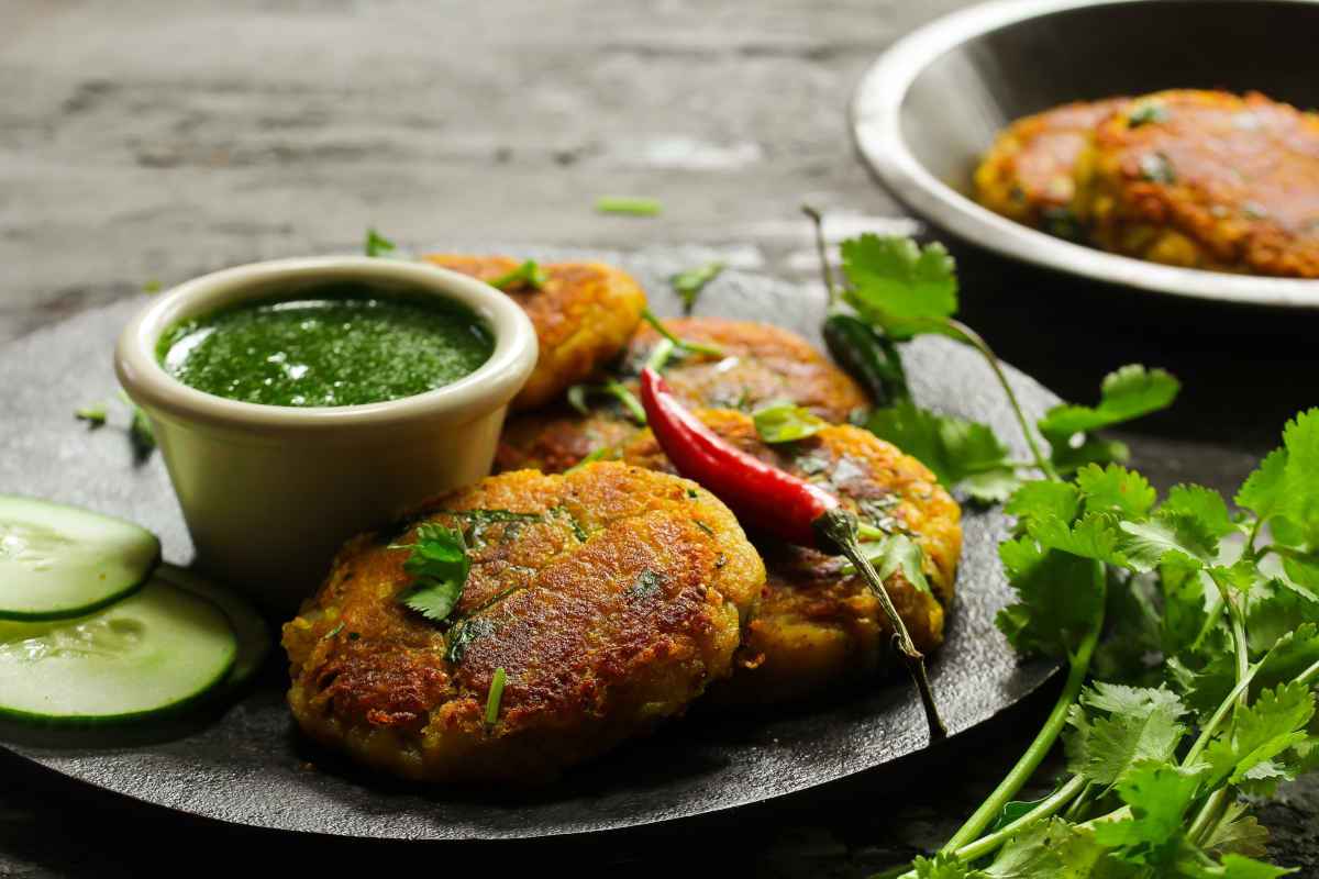 aloo tikki polpette di patate indiane ricette con il coriandolo