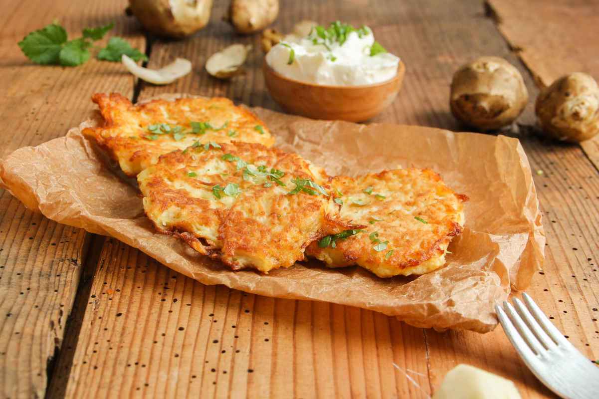 frittelle di topinambur su carta da pane