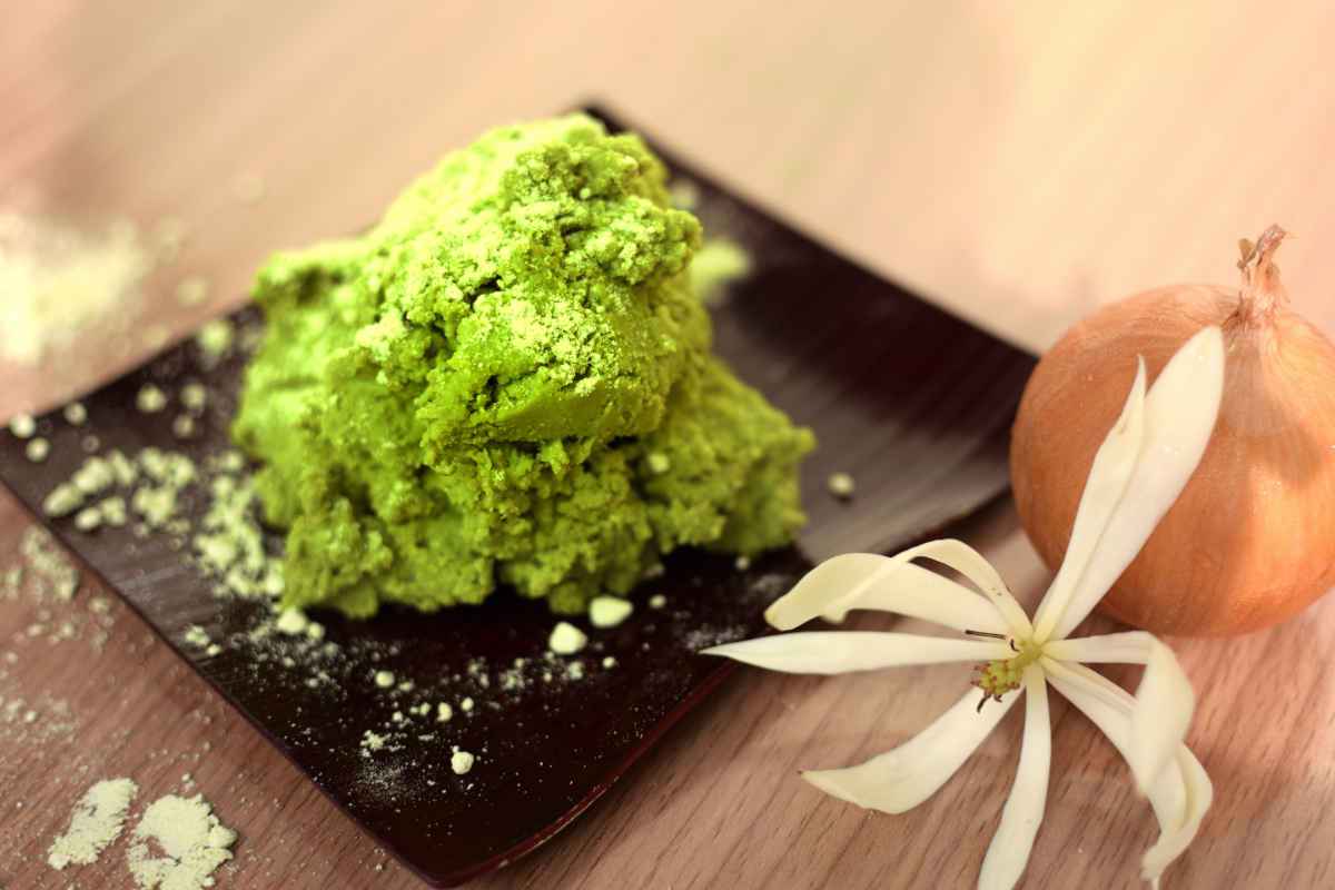 vassoio con crema di wasabi