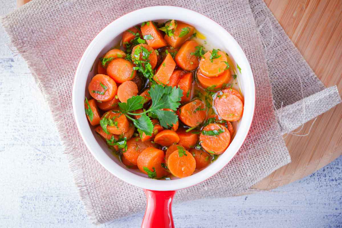 insalata di carote bollite con prezzemolo