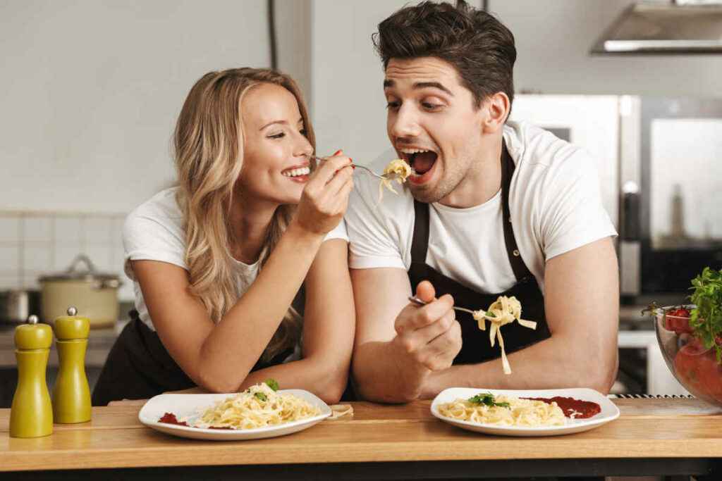 coppia mangia la ricetta del giorno