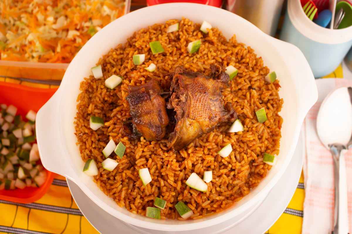 tegame con riso jollof tra le ricette africane più buone