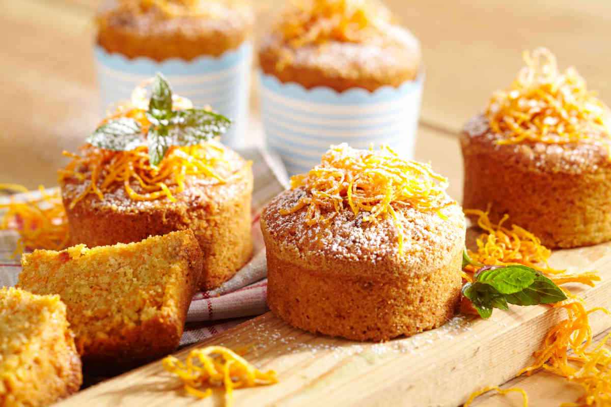 muffin dolci con semolino e scorzette di arancia