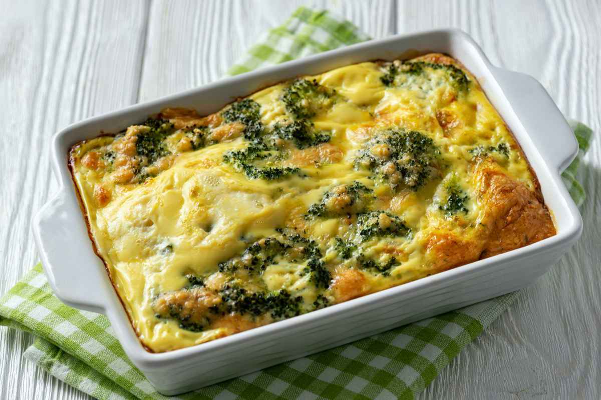 pirofila rettangolare con sformato di broccoli