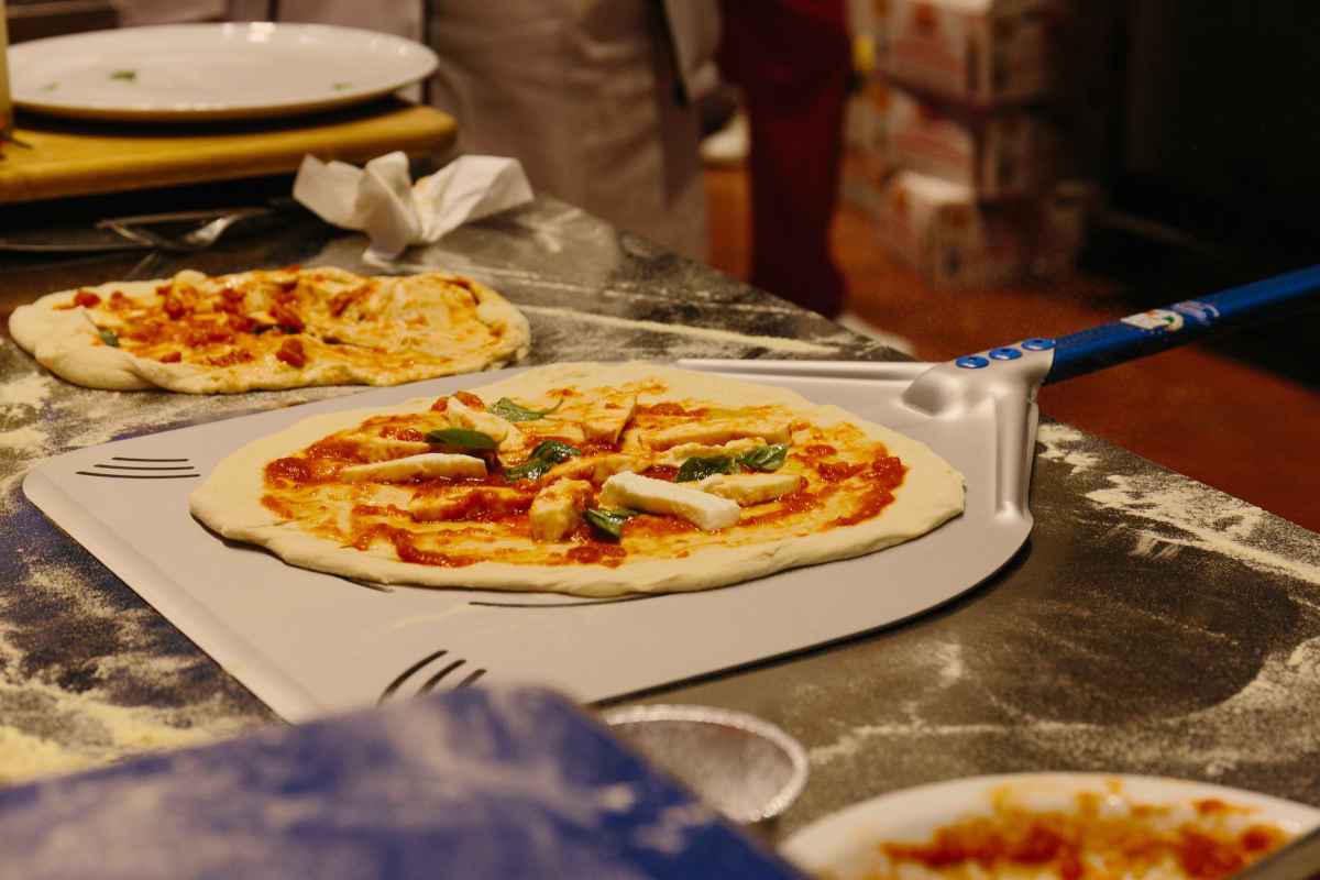 pizze in preparazione al Campionato Mondiale della Pizza