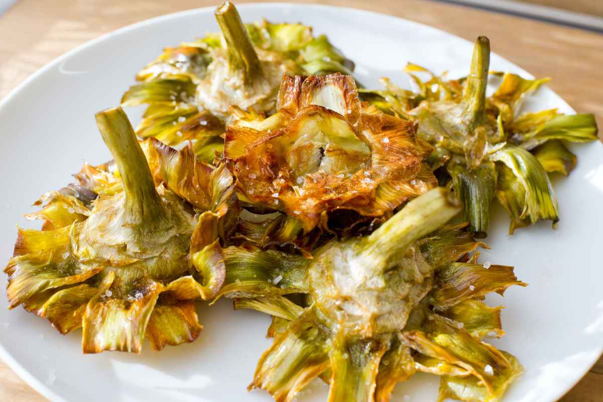 carciofi alla giudia fritti alla romana per antipasti di pasqua vegan