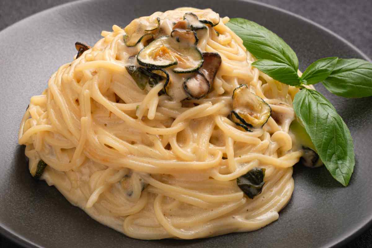 Spaghetti alla Nerano in un piatto