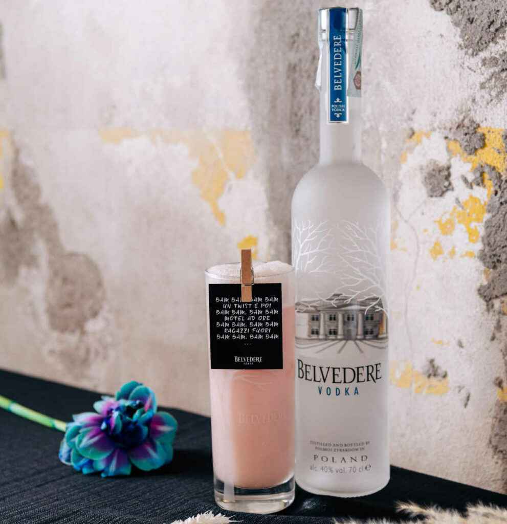 bicchiere con il bam bam twist cocktail ispirato ad Achille Lauro
