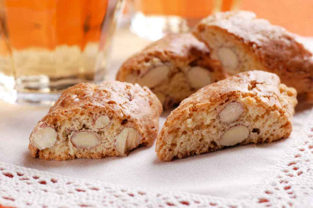 cantuccini con vin santo toscano