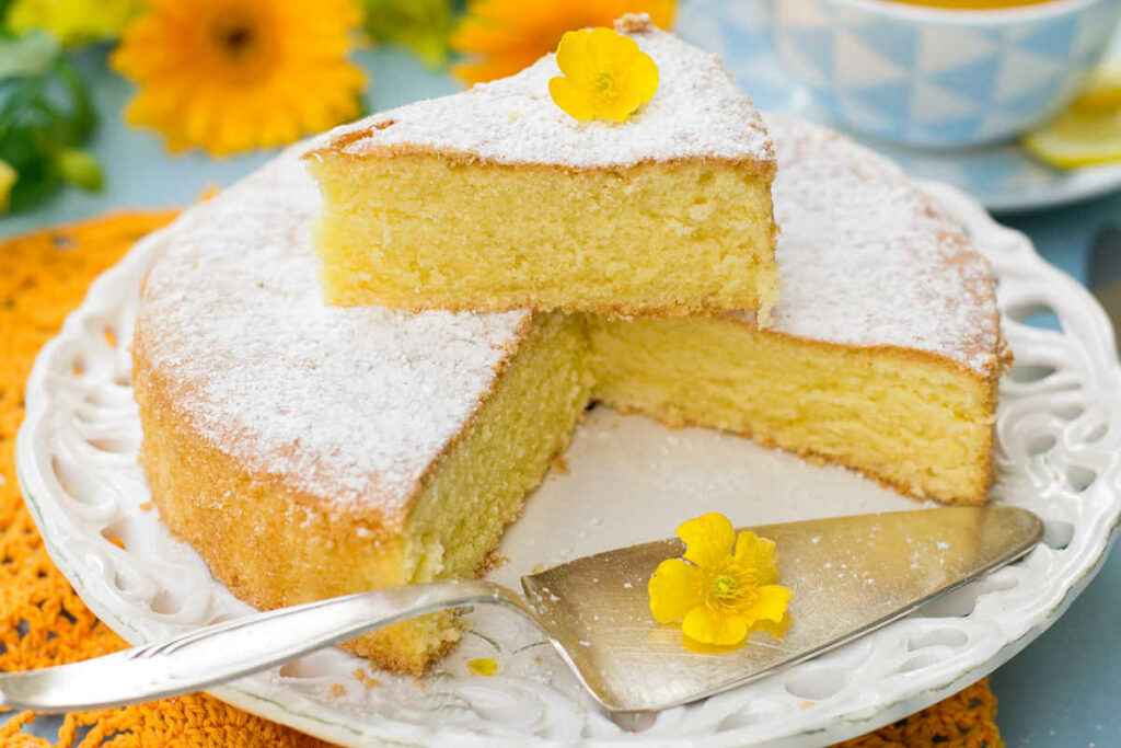 vassoio con torta margherita a fette