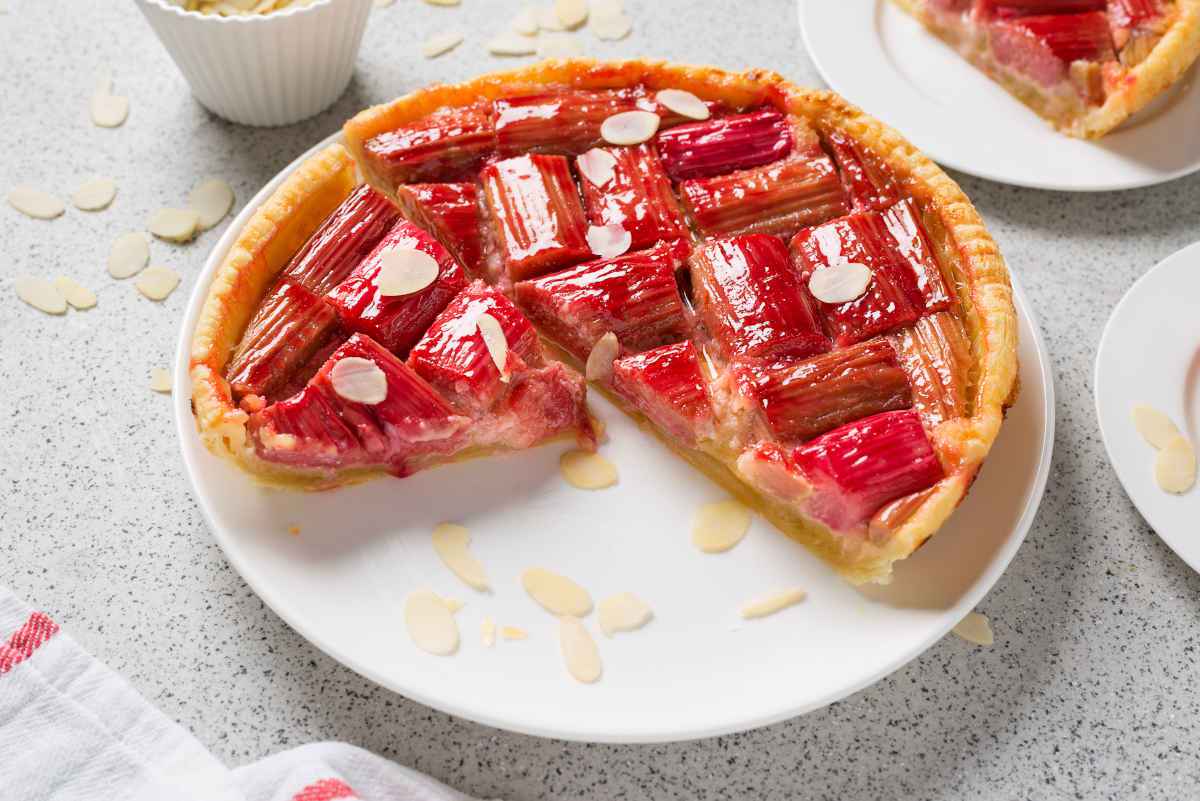 pirofila con crostata al rabarbaro