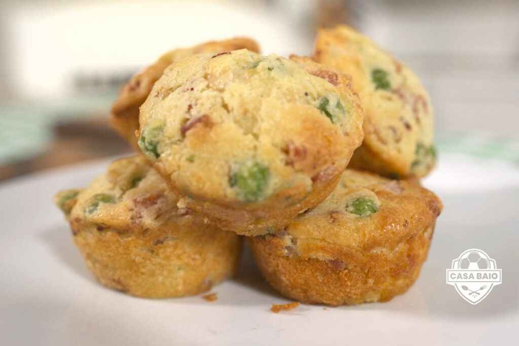 piatto con i muffin al prosciutto cotto e crudo preparati da manuele baiocchini in casabaio