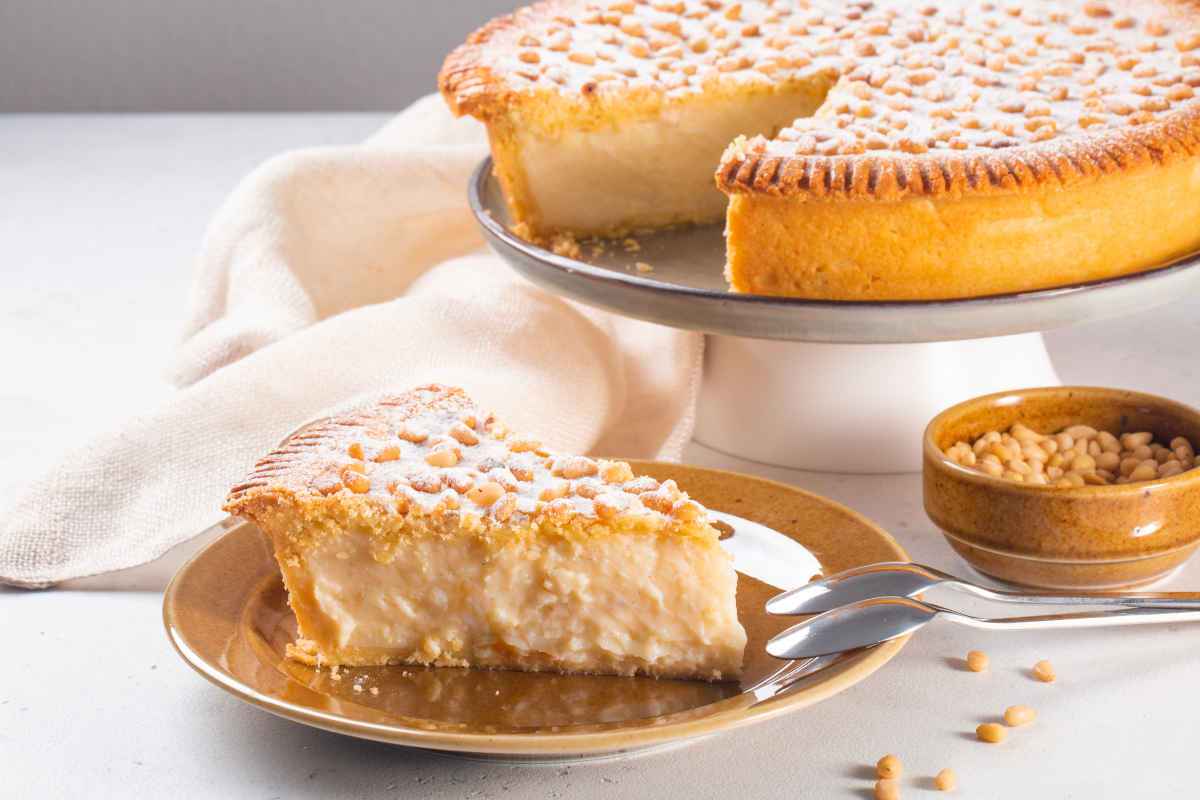 piattino con fetta di torta della nonna