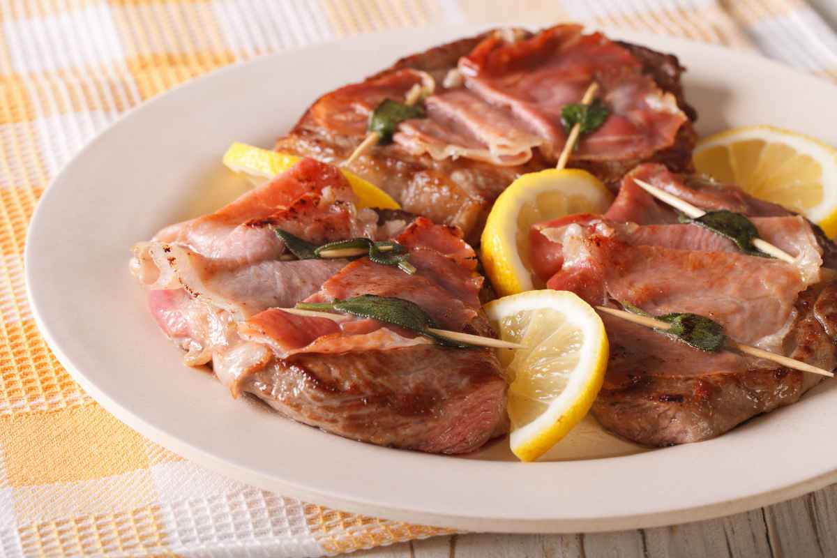 piatto con saltimbocca alla romana con carne di vitello