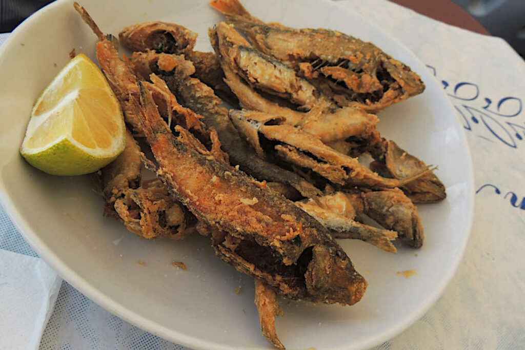 piatto con pesce fritto di paranza