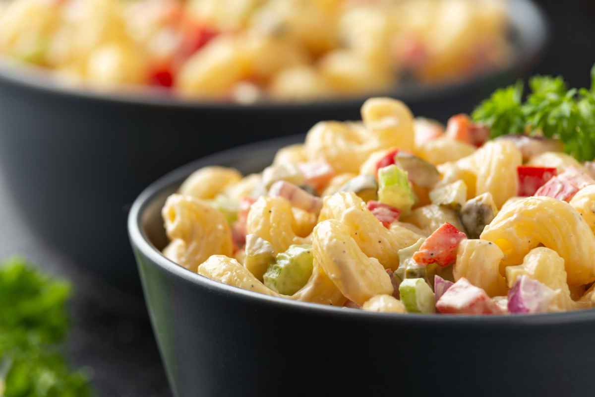 Ricetta del giorno: l’insalata di pasta saporita e cremosa