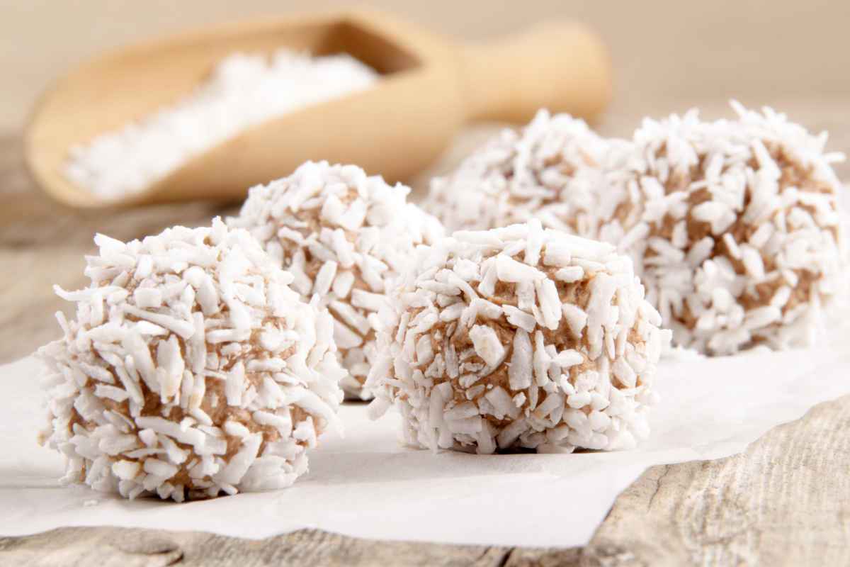 palline fatte con ricotta, cocco e cacao