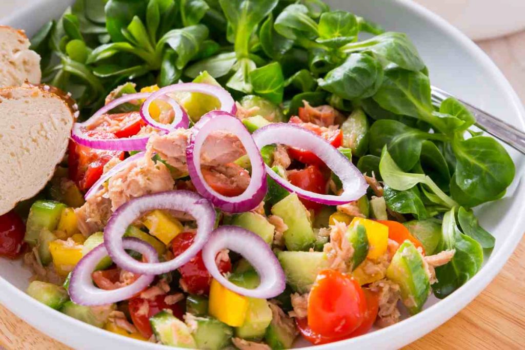 insalata fit in un piatto