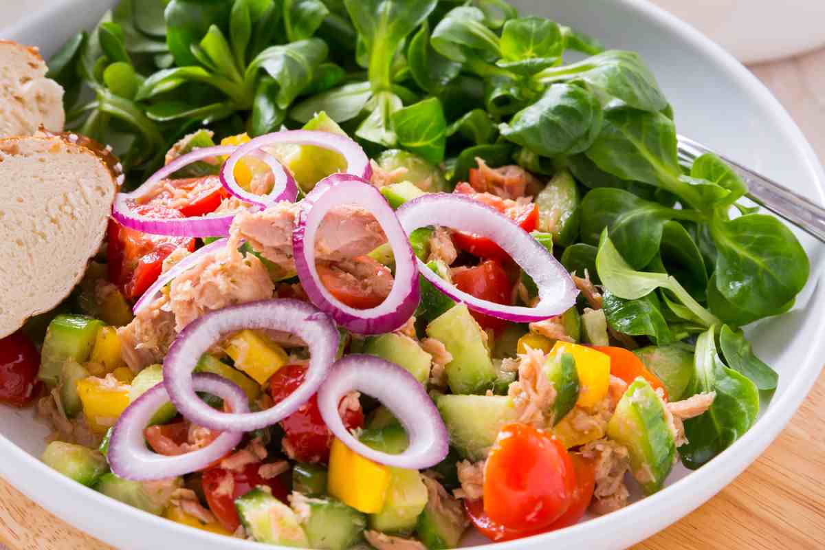 insalata fit in un piatto