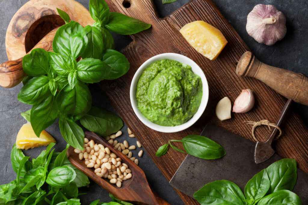 ingredienti necesari per il pesto alla genovese