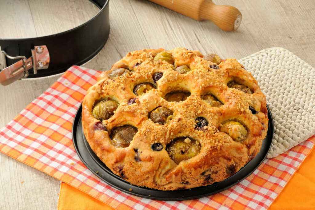 teglia con cerchio apribile con torta ai fichi